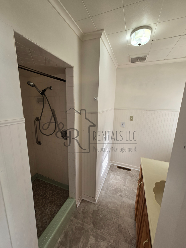 Building Photo - 109 E Williams St