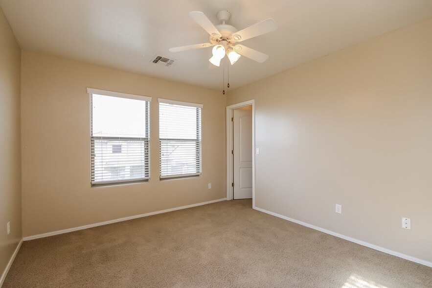 Building Photo - 6890 S Pearl Dr