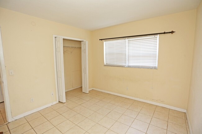 Building Photo - 225 5th Ave NE