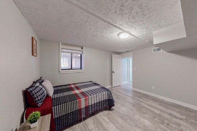 Building Photo - THE LINCOLNDALE | Spacious & comfortable Ellenwood house featuring a dining area designed for con...