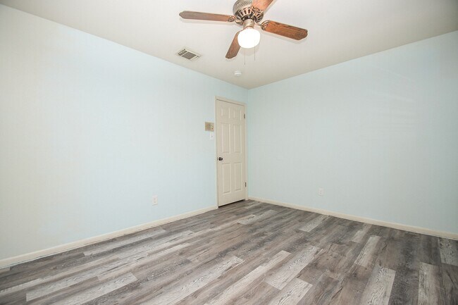 Building Photo - 11915 N Hanworth Dr