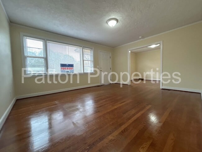 Building Photo - Saluda Gardens Home