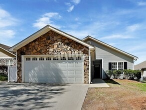 Building Photo - 112 Charlotte Ct