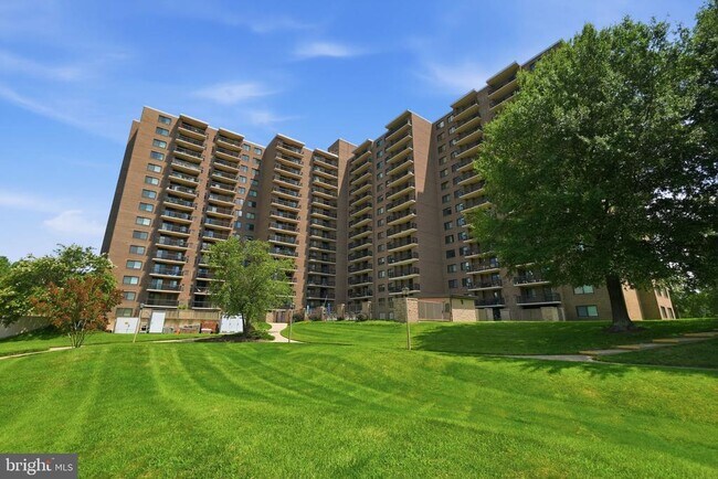 Building Photo - 200 N Pickett St