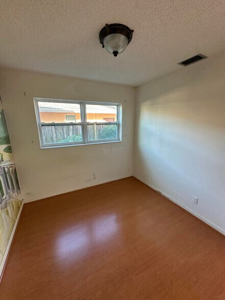 Building Photo - 3291 SW 4th St