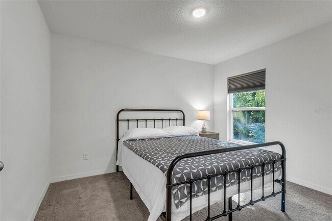 Building Photo - 159 Persimmon Dr