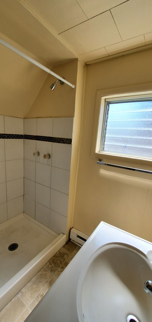 Building Photo - August Pre-lease - 5bd/2ba