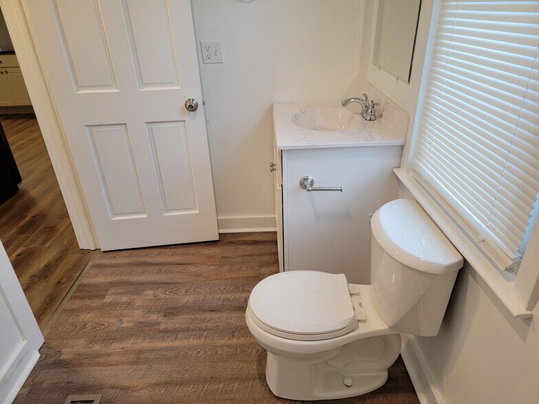 Building Photo - 232 Main St