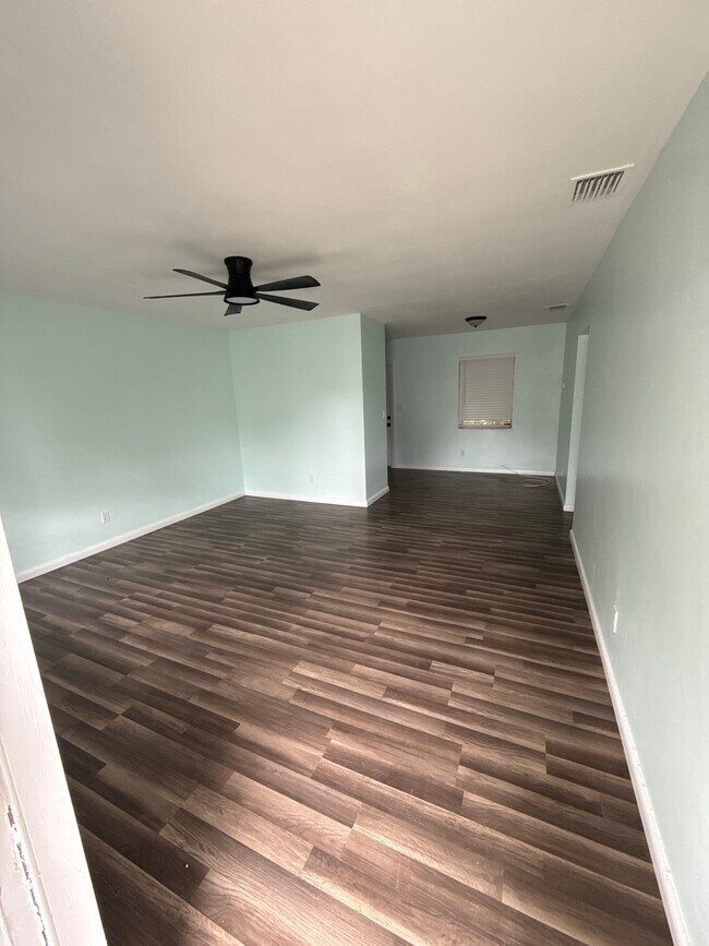 Building Photo - 2247 Taylor St