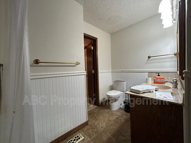 Building Photo - 4084 N Lexington Ln