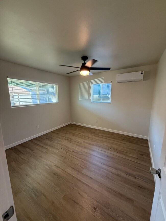 Building Photo - Large Brand New Remodeled 1 Bedroom unit with Washer Dryer Hookups - MUST SEE!!!