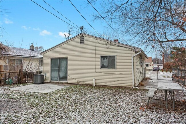 Building Photo - 5952 Banner St