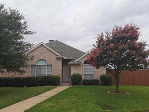 Building Photo - 9300 Vista Cir