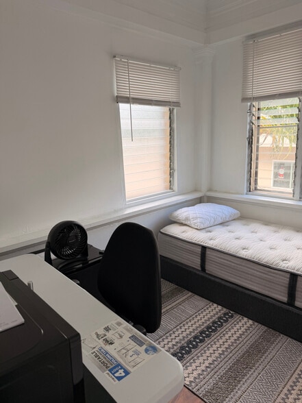 Building Photo - 1124 8th Ave