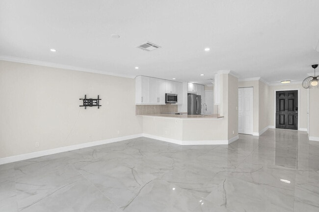 Building Photo - 16207 Sierra Palms Dr