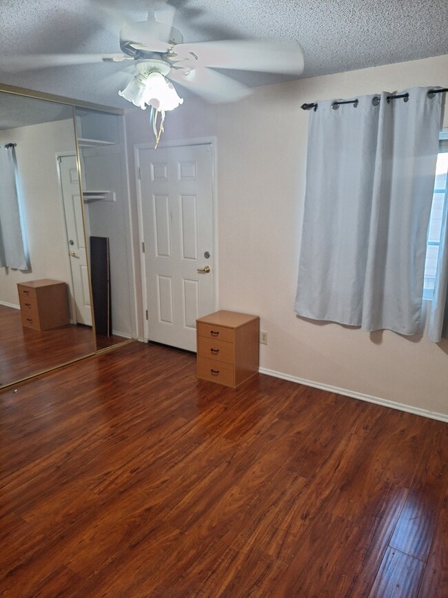 Down stair bedroom - 14900 Simonds St
