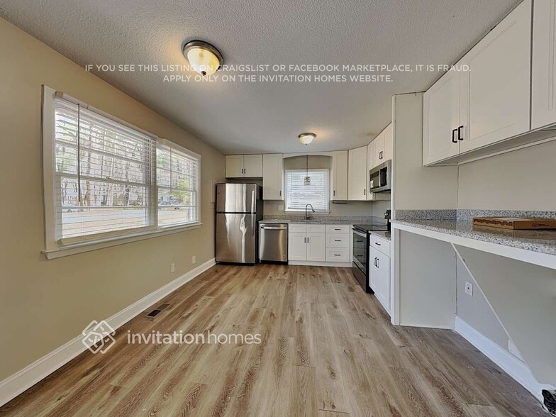 Building Photo - 1700 Woodland Rd