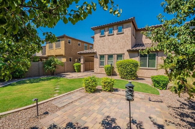 Building Photo - Move In Ready! Three Bedrooms - Beautiful ...