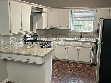 Building Photo - 920 W Idylwild Dr