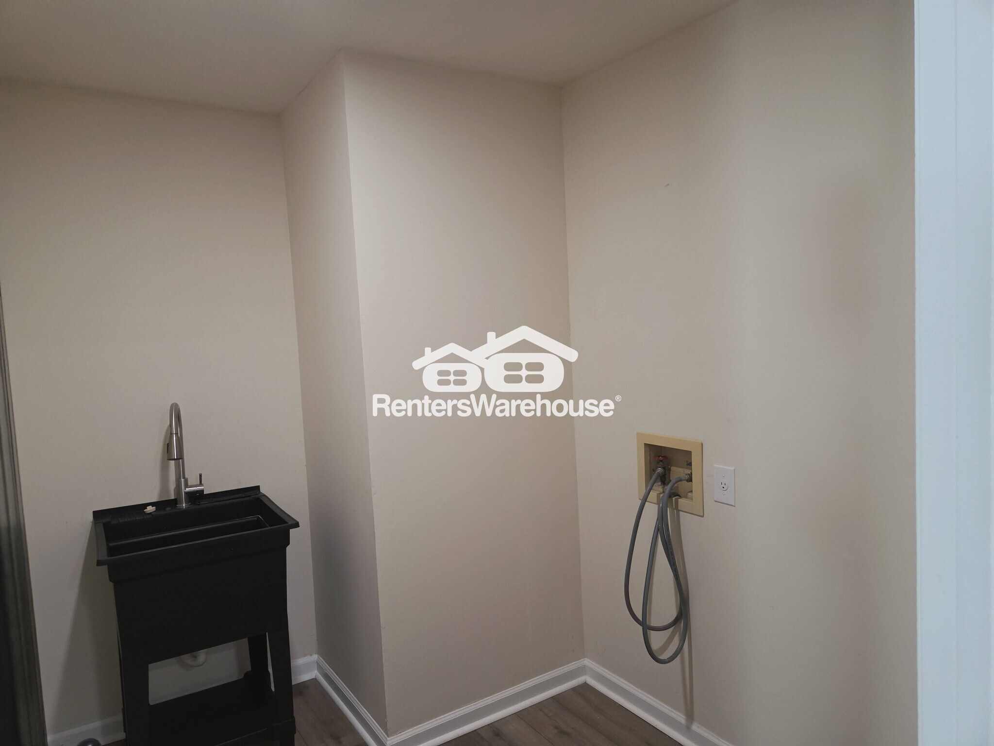 Building Photo - 300 Saddle Creek Ln