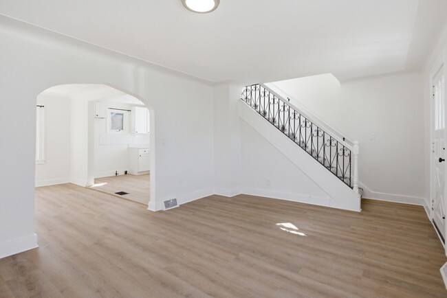 Building Photo - 41 W George Ave