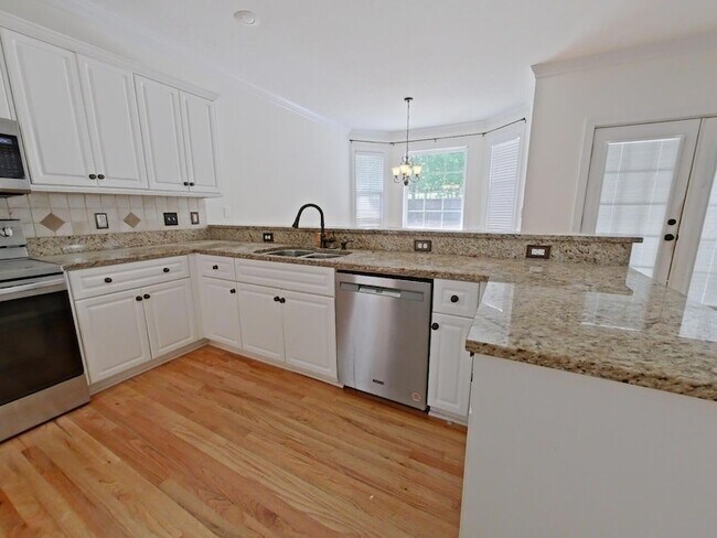 Building Photo - 933 Mitchell Ln