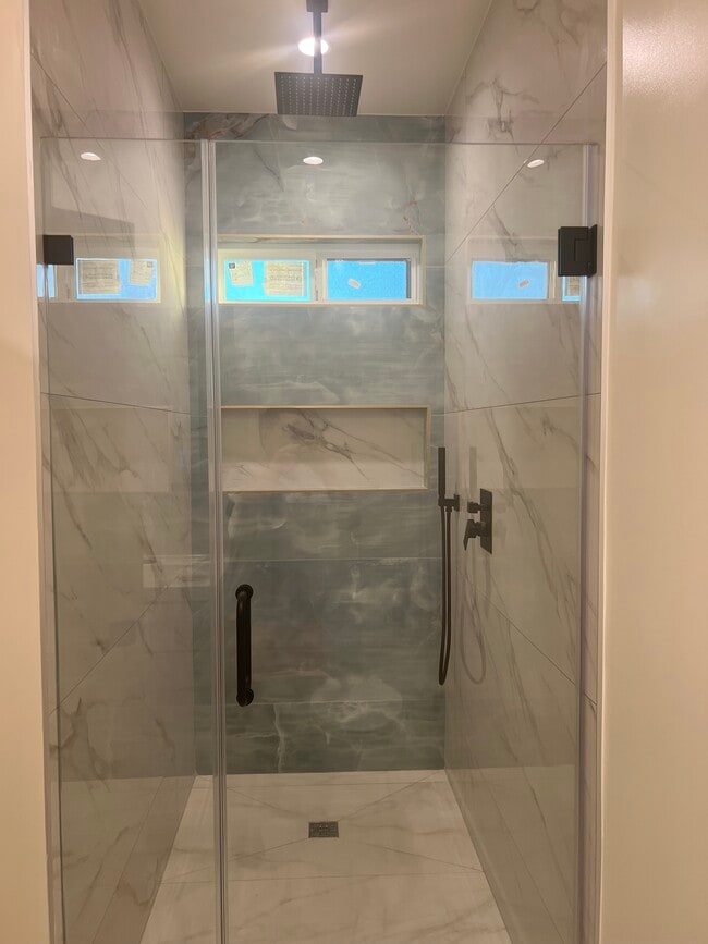 Building Photo - 7538 Cozycroft Ave