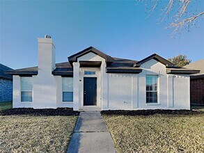 Building Photo - 2705 Hidden Springs Dr