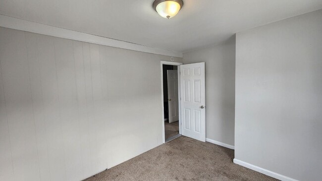 Building Photo - Corner 1st and 2nd flr. unit with central ...