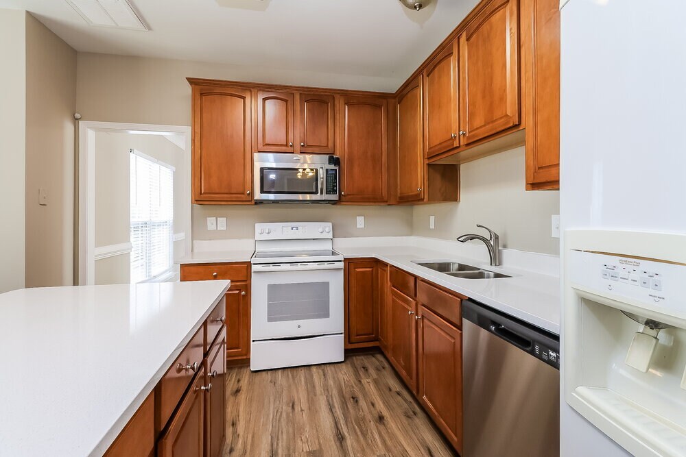 Building Photo - 13138 Planters Row Dr