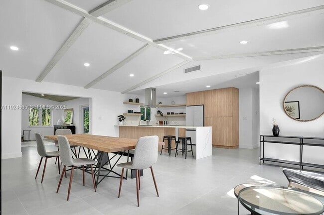 Primary Photo - 117 NE 20th St