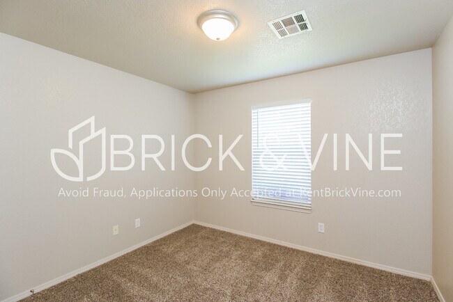Building Photo - 5521 Del Creek Rd