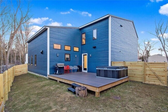 Building Photo - 131 Xavier Cir