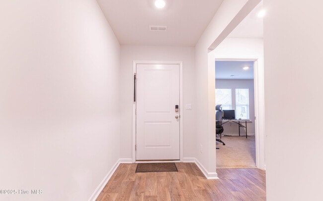 Building Photo - 509 Birdsong Dr