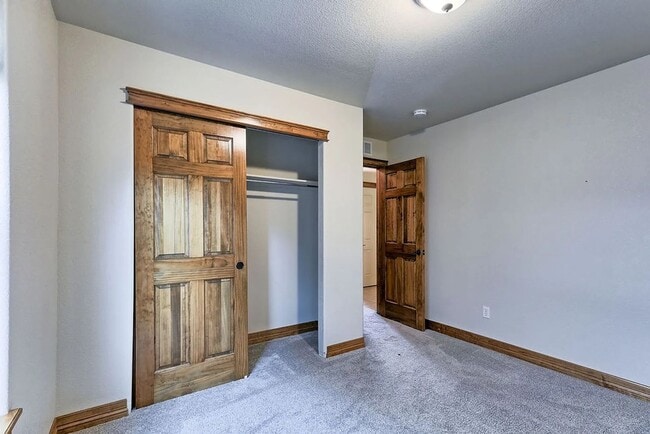 Building Photo - Light-Filled Living in a Peaceful Fort Collins Neighborhood