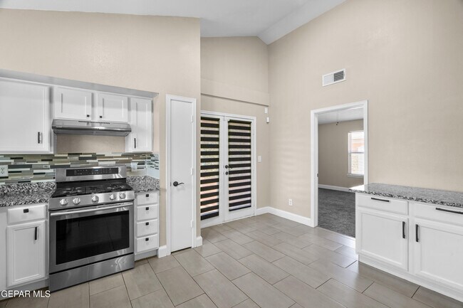 Building Photo - 450 Sunrise Hills Dr