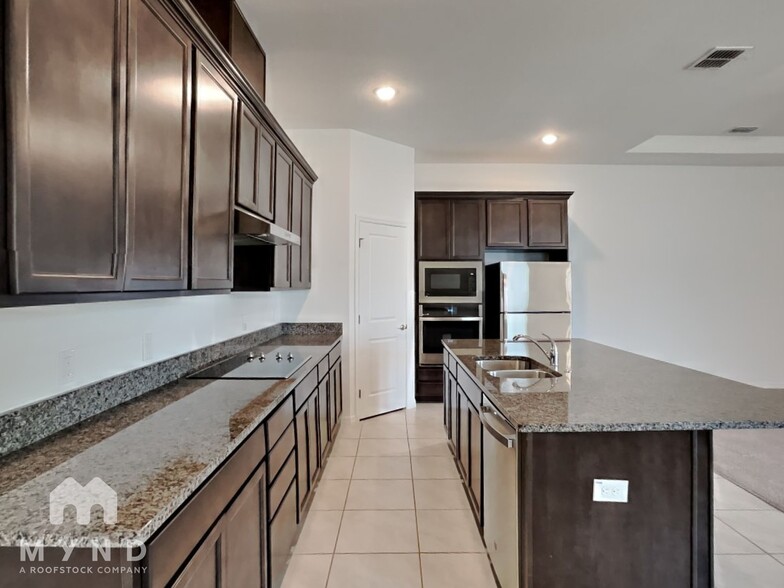 Building Photo - 815 FIREROCK LN