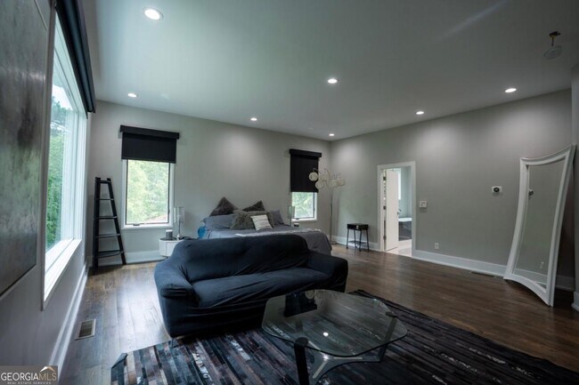 Building Photo - 1099 Vista Trail NE