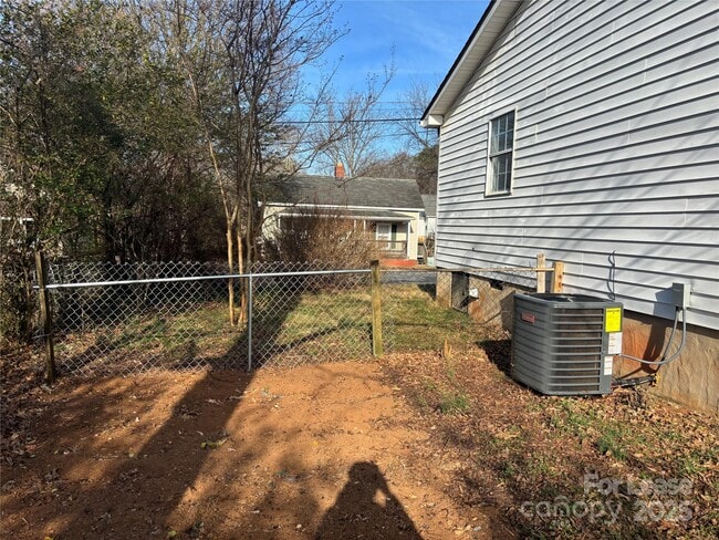 Building Photo - 828 Spruce St