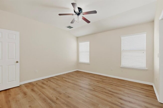 Building Photo - 18336 Friendship Hill Dr