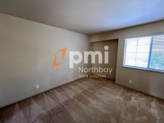 Building Photo - 3213 Hilton Head Dr