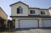 Building Photo - 3 Bedroom Townhouse in South Anchorage!