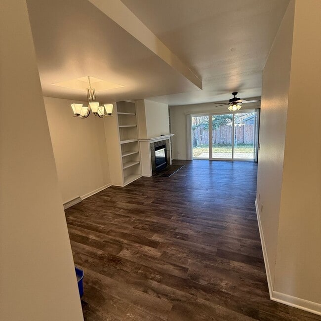 Building Photo - 213-217 N Thompson Rd