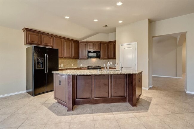 Building Photo - 5615 Stoneridge Ct