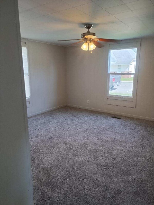 Building Photo - 422 S Oak St