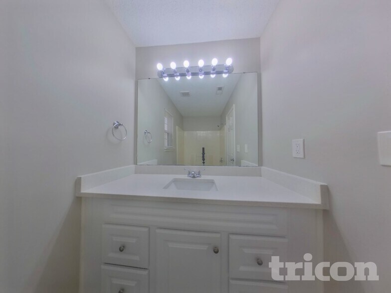 Building Photo - 8820 Kismet Dr