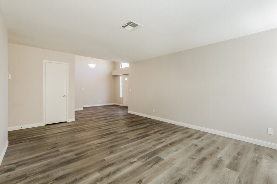 Building Photo - 1433 Bellglen Dr