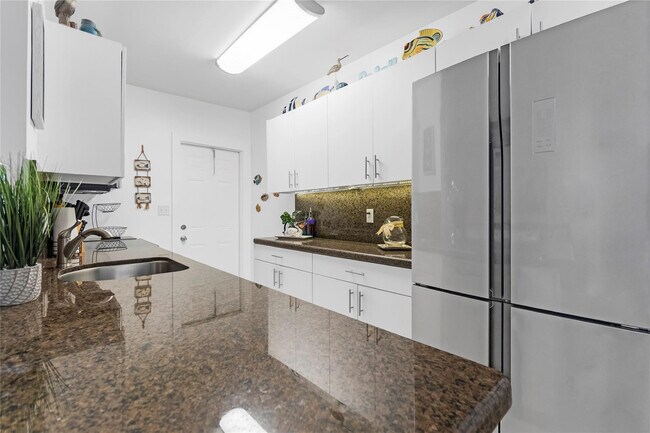 Building Photo - 2600 S Ocean Dr