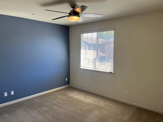 Building Photo - Stylish Willow Glen Townhome with Dual Master Suites, High Ceilings & Modern Upgrades!