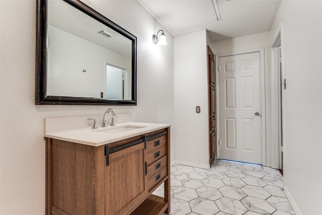 Building Photo - 3110 Devonshire Dr